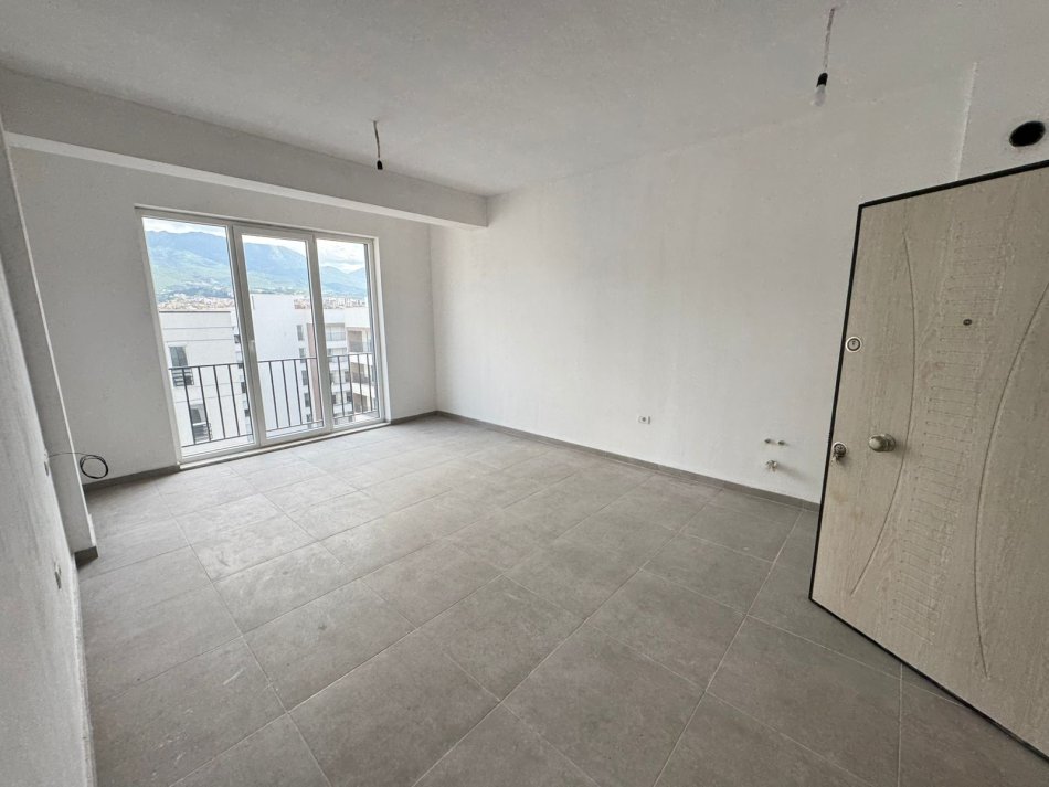 Tirane, jepet me qera apartament 2+1 Kati 7, 80 m² 400 € (rruga 5 maji)