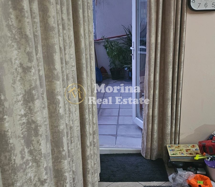 Tirane, jepet me qera apartament 1+1 Kati 4, 65 m² 400 € (Yzberisht)