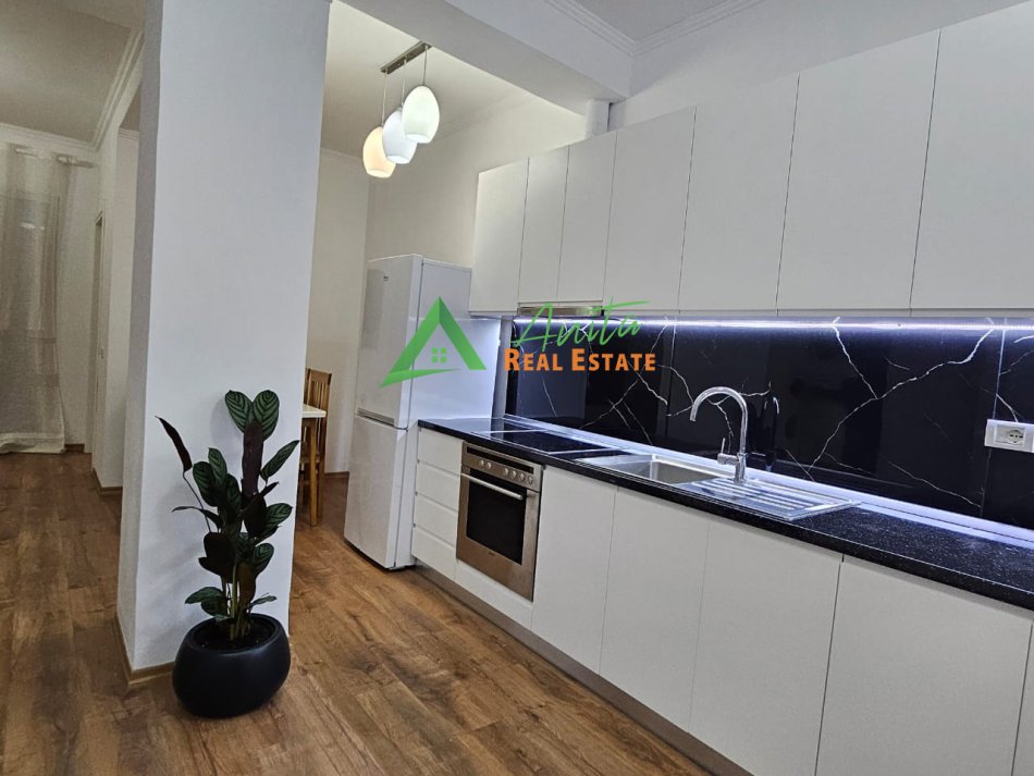 Tirane, jepet me qera apartament 2+1 Kati 1, 79 m² 700 € (Kodra e Diellit)