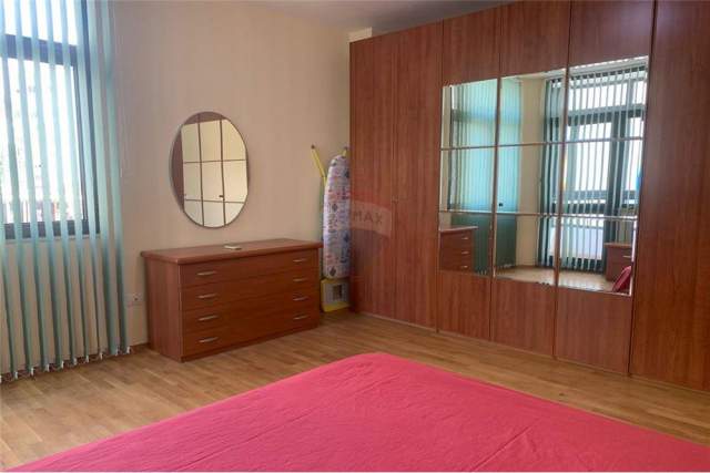 Tirane, jepet me qera apartament 3+1 138 m² 790 Euro (Rruga e Elbasanit)