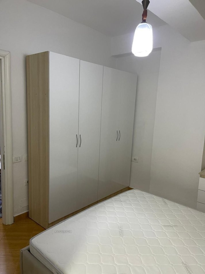 Tirane, jepet me qera garsonier 1+1 Kati 2, 40 m² 320 € (Loni Ligori)