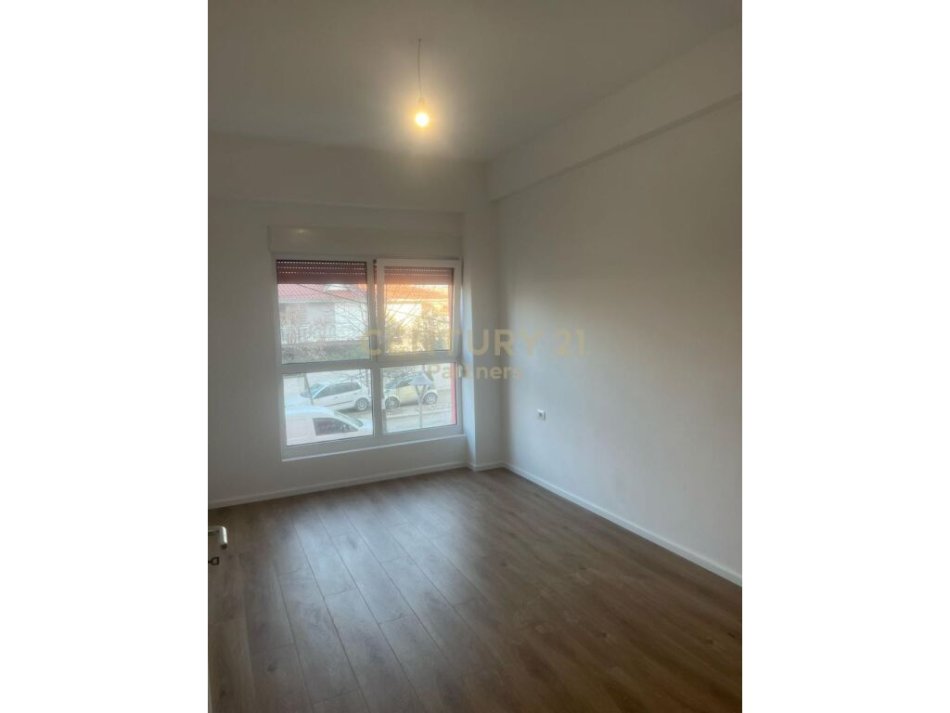 Tirane, jepet me qera apartament 1+1 Kati 2, 59 m² 330 € (Ali Dem, te Rezidenca Kaimi)