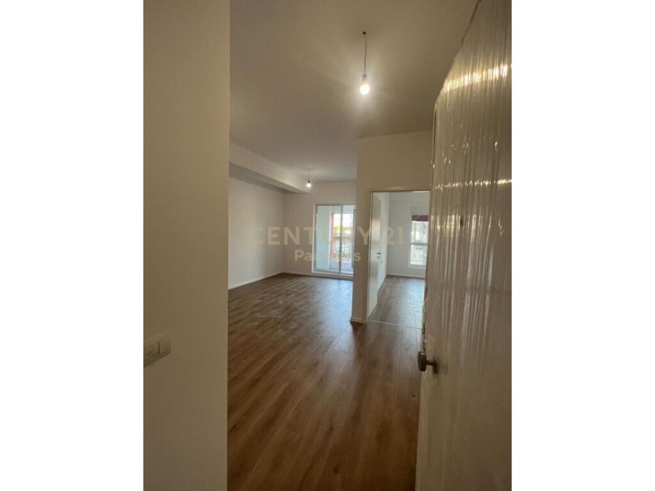 Tirane, jepet me qera apartament 1+1 Kati 2, 53 m² 330 € (Ali Dem, te Rezidenca Kaimi)