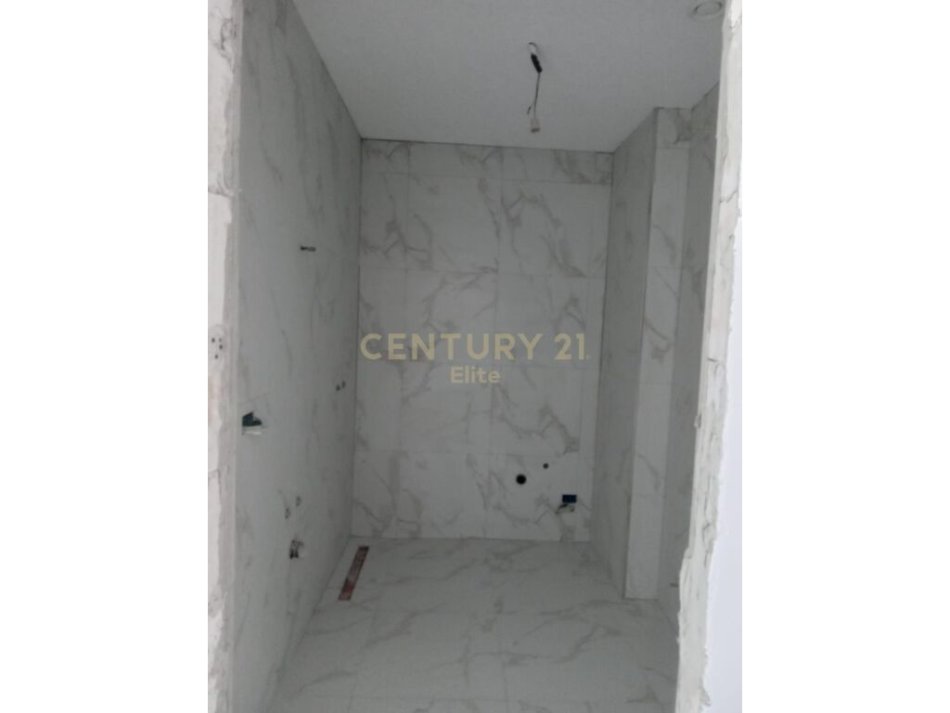 JEPET ME QIRA APARTAMENT 1 + 1 TEK LAKE VIEW