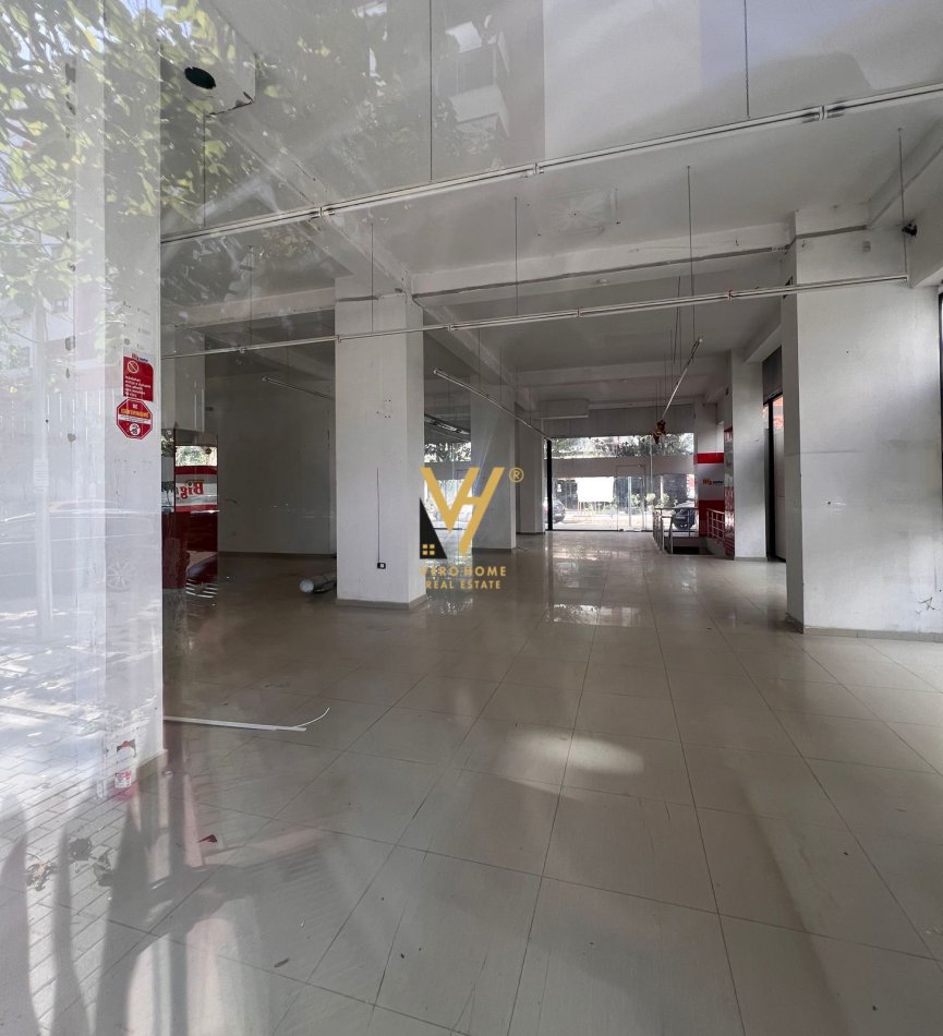 Tirane, jepet me qera dyqan Kati 0, 428 m² 3.500 € (YZBERISHT)