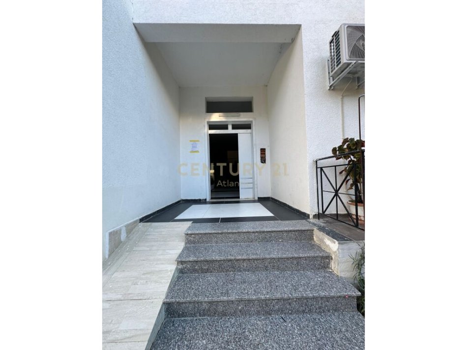 Durres, shitet apartament 1+1+Ballkon Kati 1, 60 m² 50.000 € (Golem qender)
