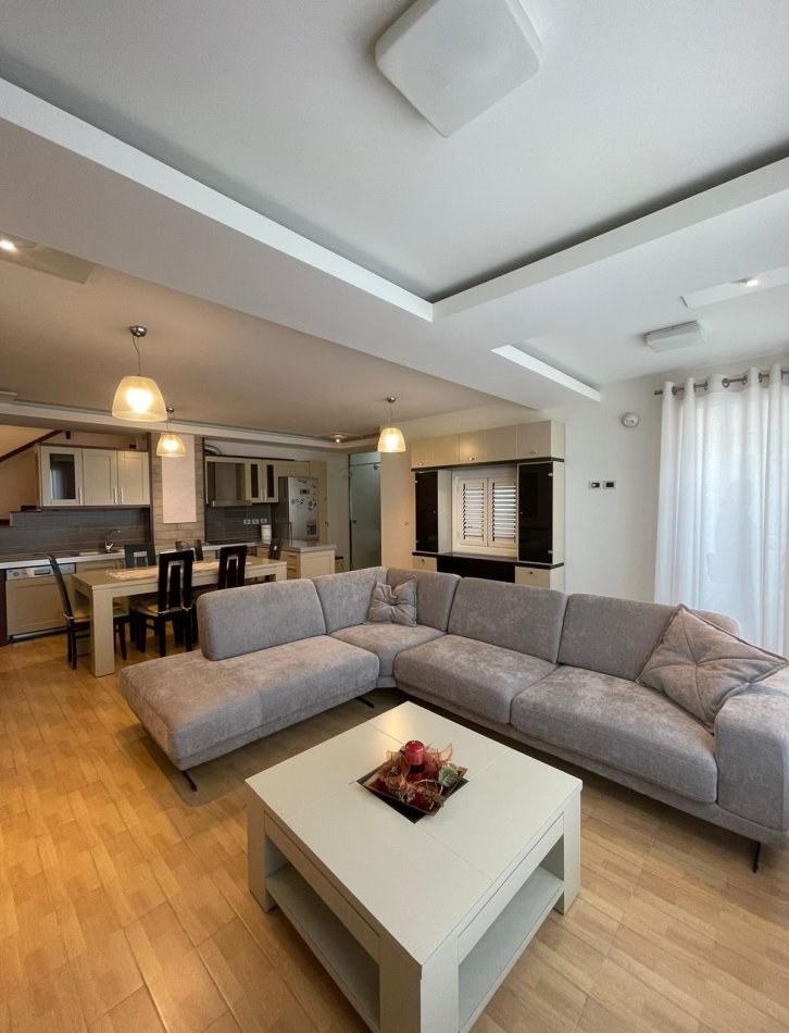 Tirane, jepet me qera apartament duplex 3+1+Ballkon Kati 3, 128 m² 1.100 € (Rezidenca Kodra e Diellit 1)