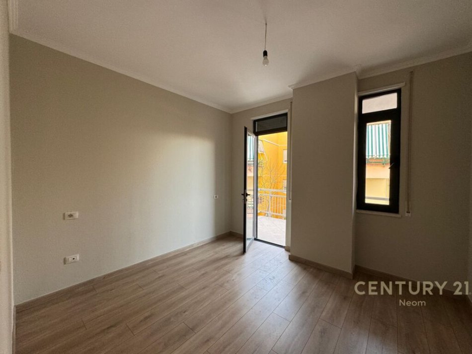 Tirane, jepet me qera apartament 1+1 Kati 2, 86 m² 400 € (Liqeni i Thate Tirana, Albania)
