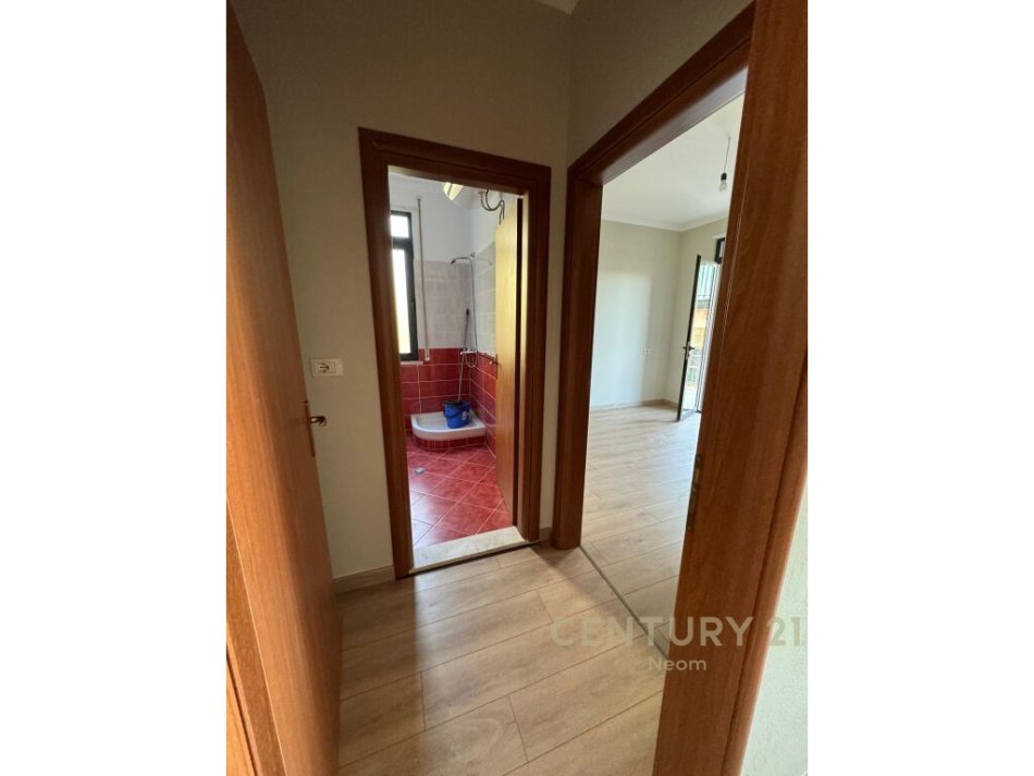 Tirane, jepet me qera apartament 1+1 Kati 2, 86 m² 400 € (Liqeni i Thate Tirana, Albania)