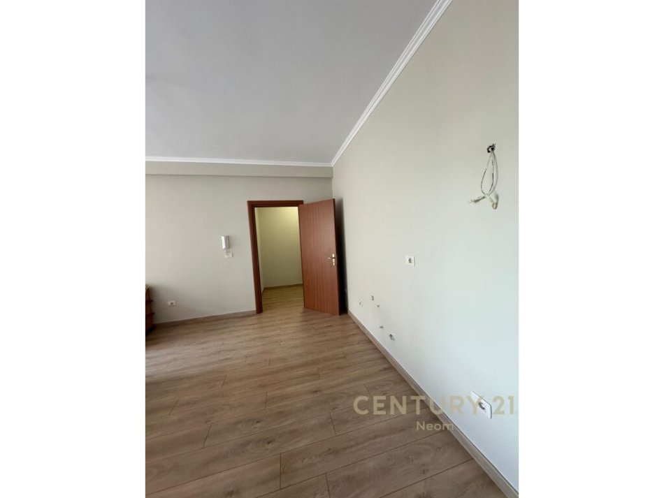 Tirane, jepet me qera apartament 1+1 Kati 2, 86 m² 400 € (Liqeni i Thate Tirana, Albania)
