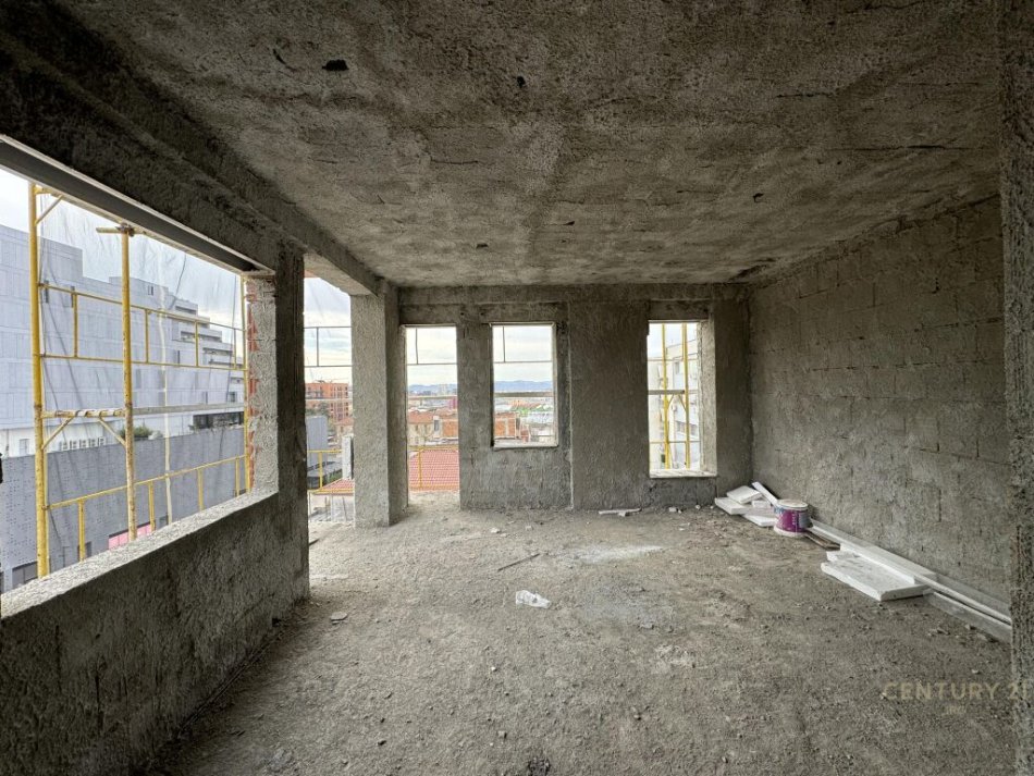 SHITET APARTAMENT 2+1+2 TEK RRUGA 5 MAJI !