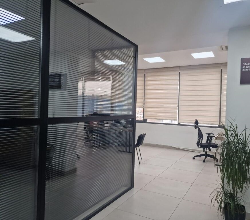 Tirane, jepet me qera zyre , Kati 8, 310 m² 3,300 € (Kompleksi Delijorgjj)