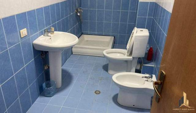 Tirane, jepet me qera apartament 2+1+BLK Kati 5, 90 m² 320 Euro (Restorant Fresku)