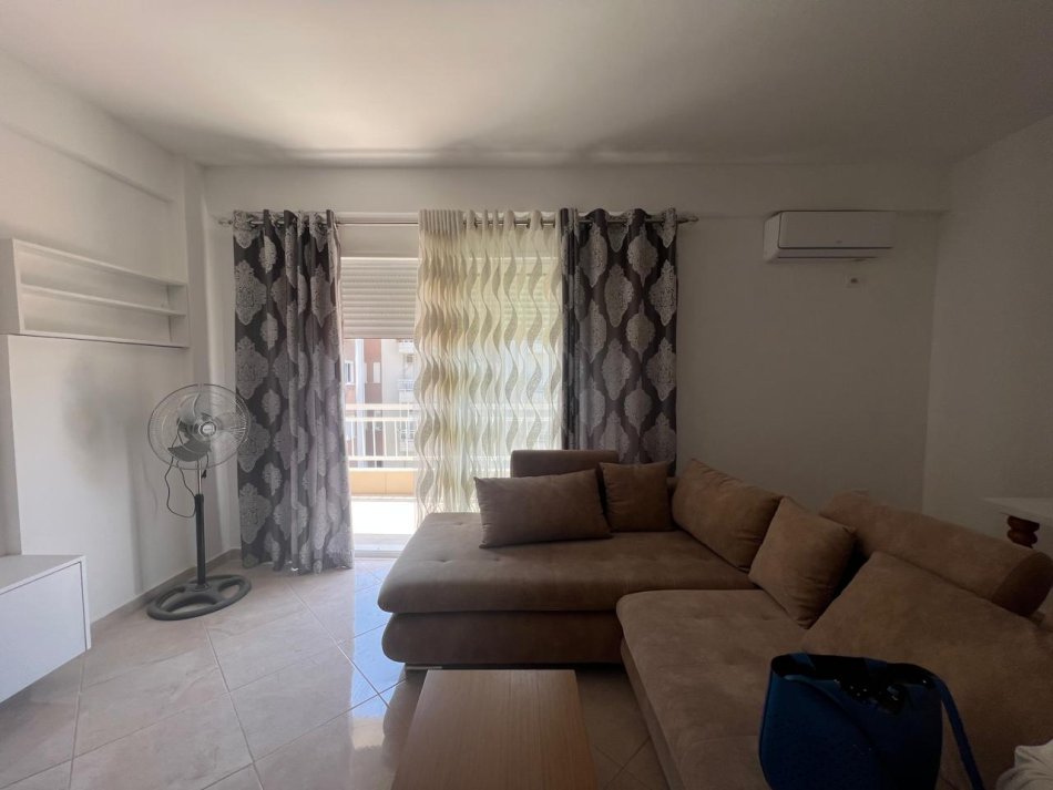 Tirane, jepet me qera apartament 2+1 Kati 6, 85 m² 500 € (Fresk)