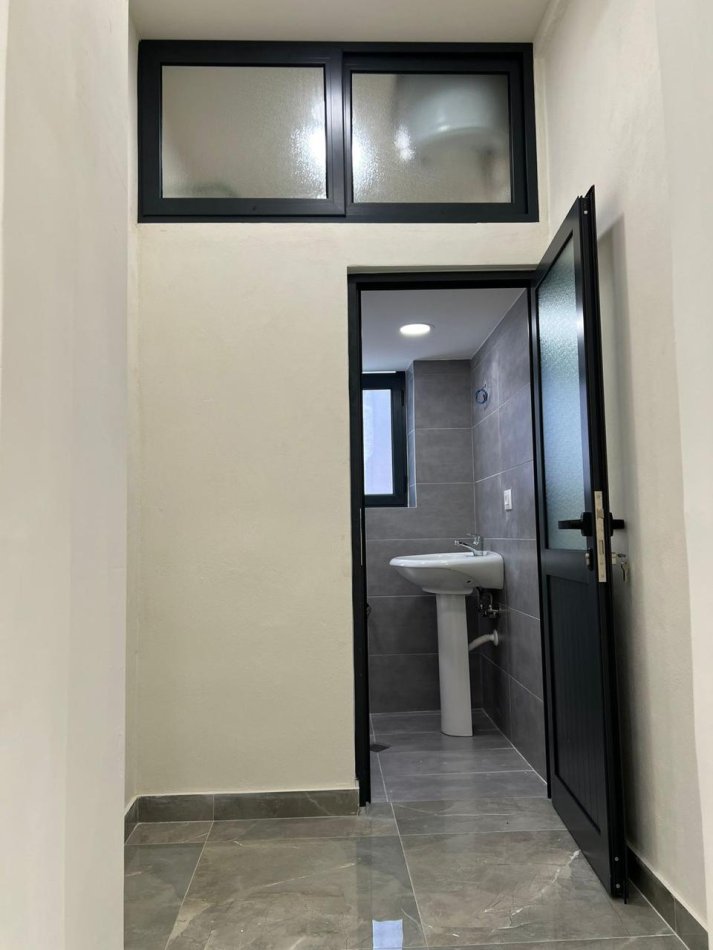 Tirane, shitet dyqan Kati 0, 89 m² 525.000 € (stadiumi dinamo)