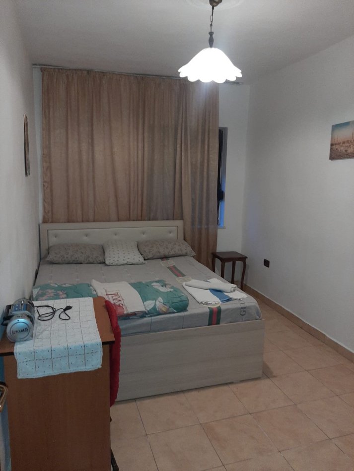 Tirane, jepet me qera apartament 1+1 Kati 1, 66 m² 500 € (Brryli)