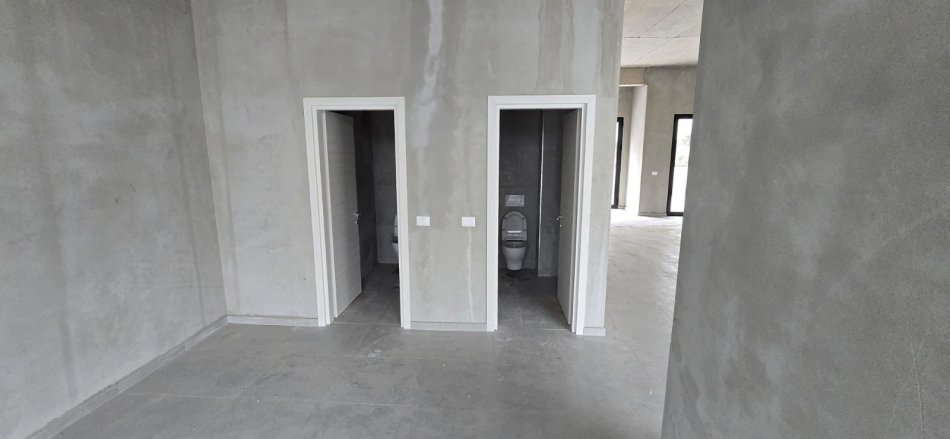 Tirane, jepet me qera ambjent biznesi Kati 1, 188 m² 1.880 € (astir)