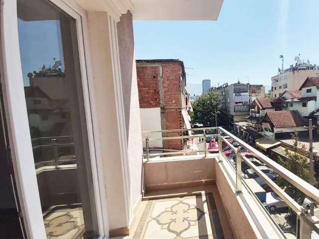 Tirane, shitet apartament 84 m² 142.800 Euro