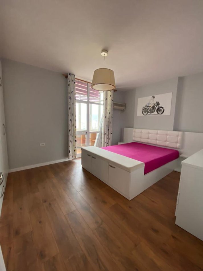 Tirane, jepet me qera super Apartament 2+1 Kati 13, 125 m² 1.100 € (Ish Ekspozita)