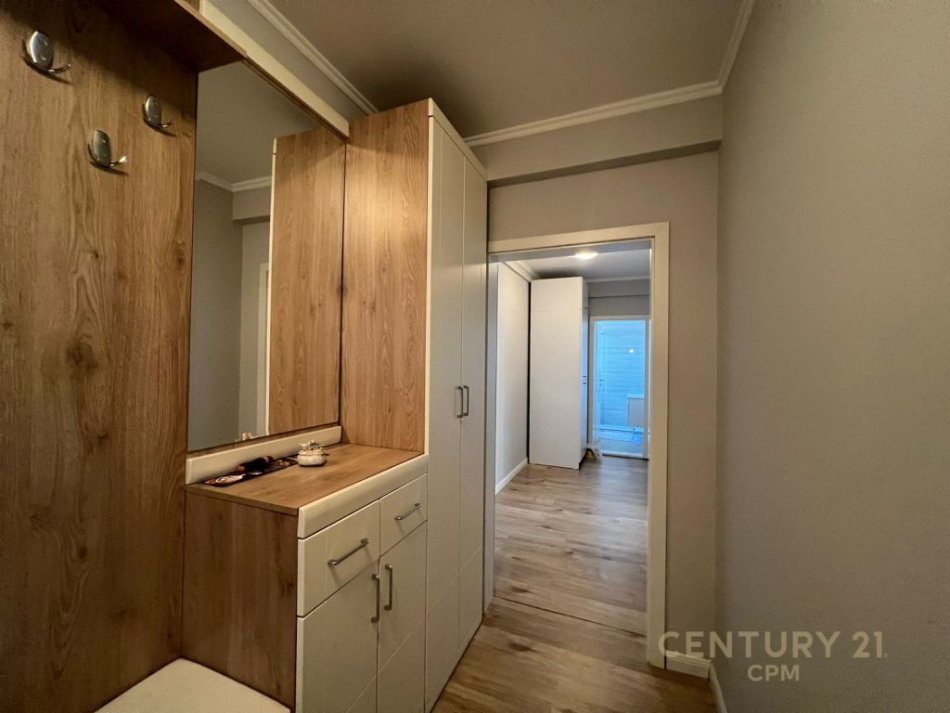 Tirane, shitet apartament 3+1+Aneks+Ballkon Kati 8, 144 m² 270.000 € (Bulevardi Zogu I, prane ish-stacionit te trenit)