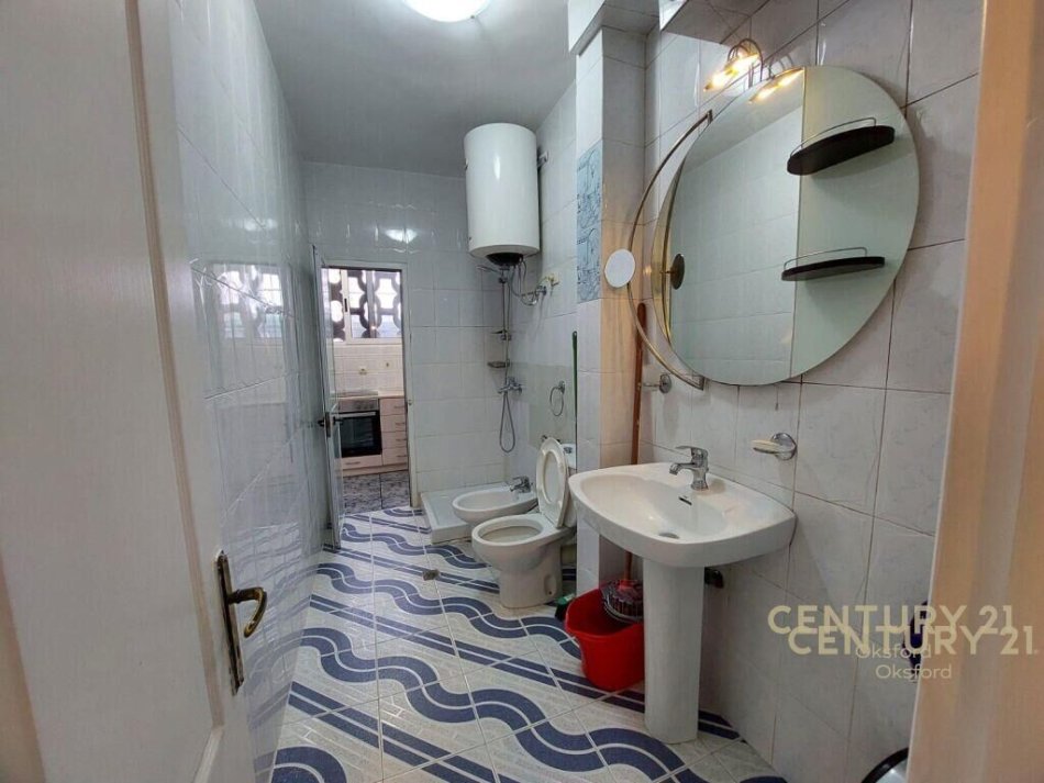 Apartment me qira 2+1 te Pazari I Ri 650 €