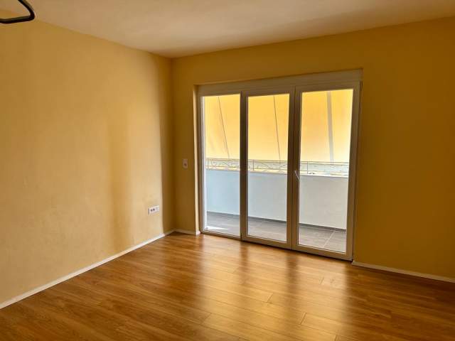 Tirane, jepet me qera apartament 3+1+BLK Kati 6, 110 m² 500 Euro (rruga Adem Jashari)