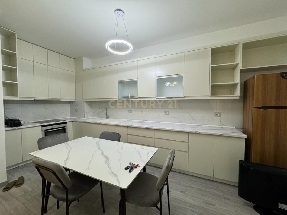 Tirane, shes apartament 2+1 Kati 3, 95 m² 200.000 € 