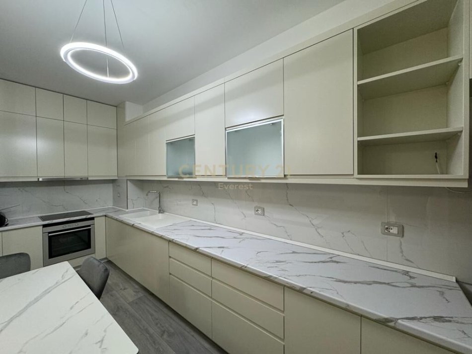 Tirane, shes apartament 2+1 Kati 3, 95 m² 200.000 € 