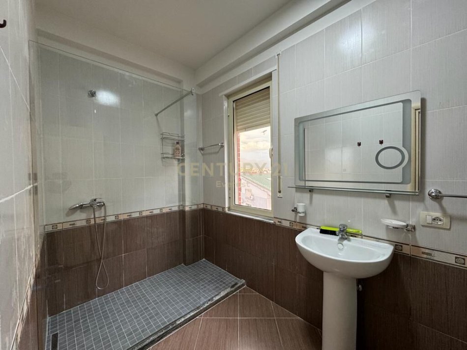 Tirane, shes apartament 2+1 Kati 3, 95 m² 200.000 € 
