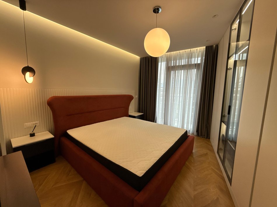 Tirane, jepet me qera apartament 1+1+Ballkon Kati 5, 72 m² 1.500 € (Liqeni Tiranes)