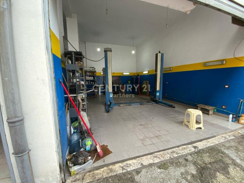 Tirane, shitet ambjent biznesi Kati 0, 73 m² 258.000 € (Komunes se Parisit)