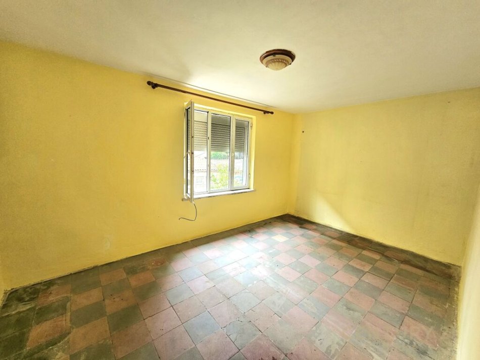 Tirane, shitet apartament 1+1 Kati 2, 100.000 € (RRUGA E KAVAJES)