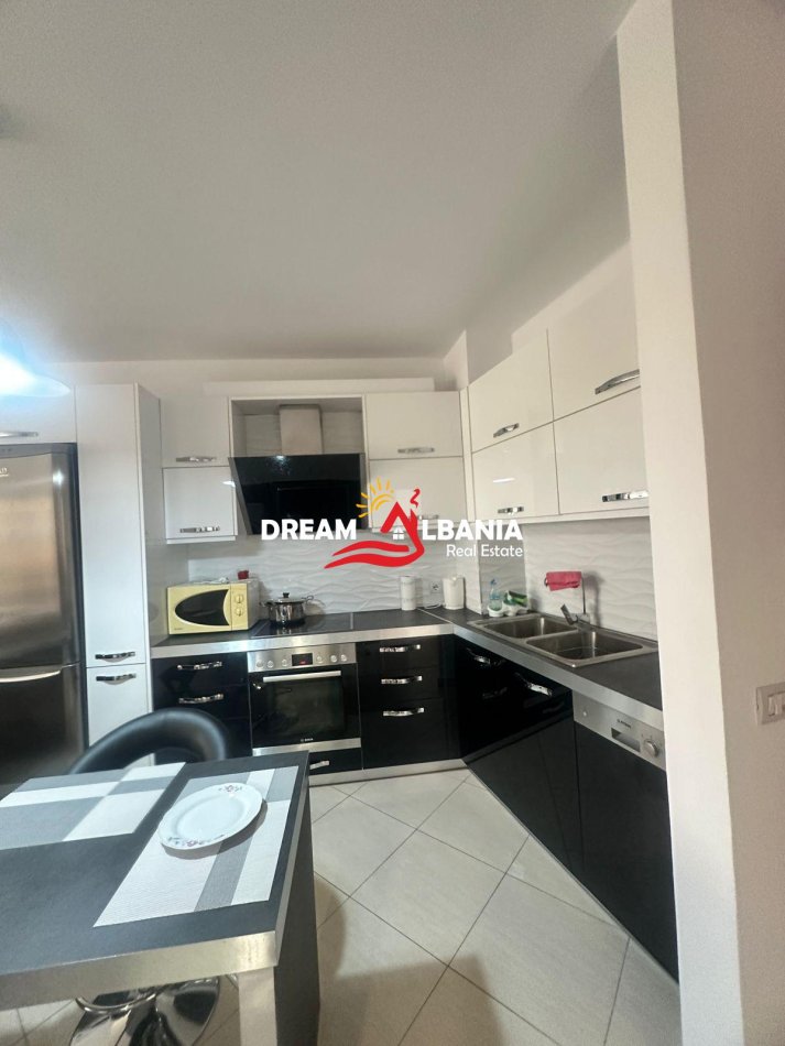 Tirane, jepet me qera apartament 2+1+Ballkon Kati 2, 88 m² 600 € (Peti)