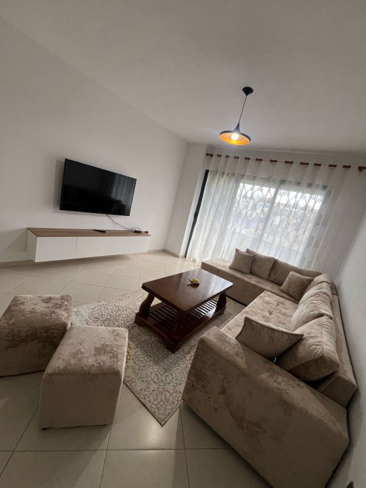 Tirane, jepet me qera apartament 2+1 Kati 2, 90 m² 500 € (Loni ligori)
