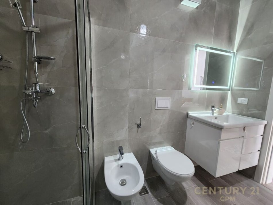 KIKA 2, KOMUNA PARISIT, APARTAMENT 1+1 ME QERA !