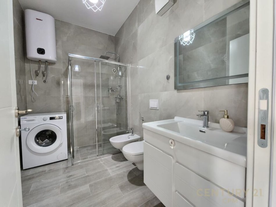 KIKA 2, KOMUNA PARISIT, APARTAMENT 1+1 ME QERA !