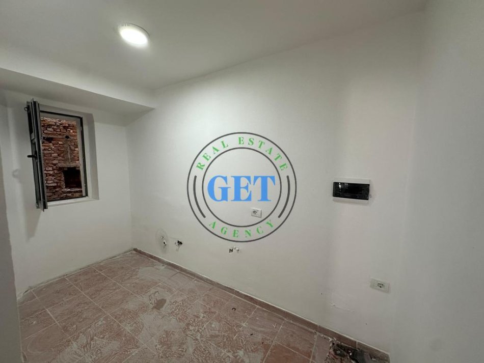 Durres, shitet garsonier 1+1 Kati 1, 45 m² 42.000 € (Stadiumi)