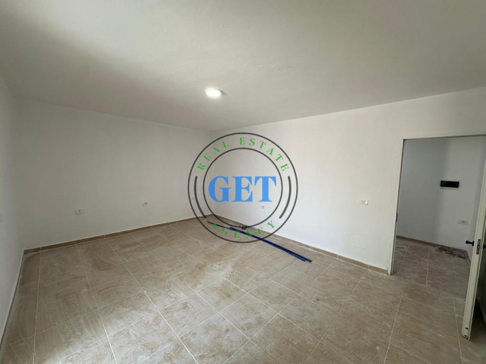 Durres, shitet garsonier 1+1 Kati 1, 45 m² 42.000 € (Stadiumi)
