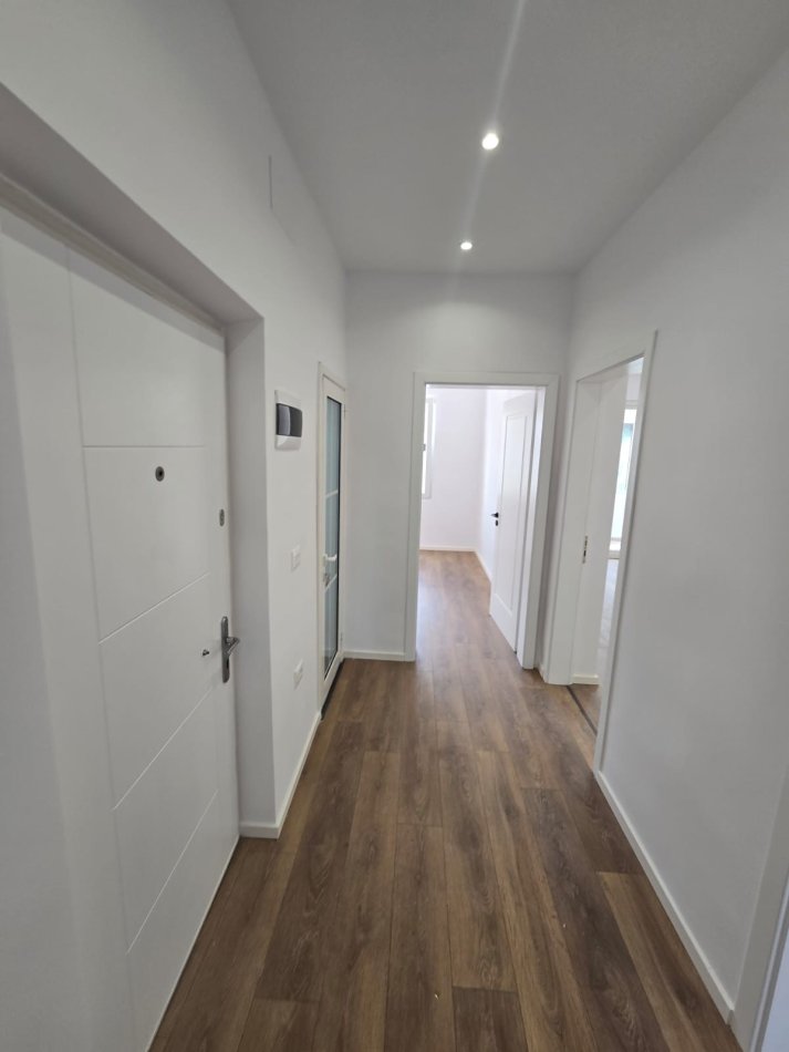 Tirane, shitet apartament 2+1 Kati 4, 75 m² 185.000 € (Myslym Shyri , Shkolla Pjeter Budi)