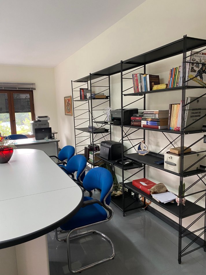 Tirane, jepet me qera zyre Kati 3, 100 m² 1.000 € (Rruga E Elbasanit)