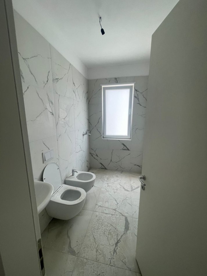 Tirane, shitet apartament 2+1+Ballkon Kati 2, 84 m² 93.000 € (Univers City Prane Parkut)