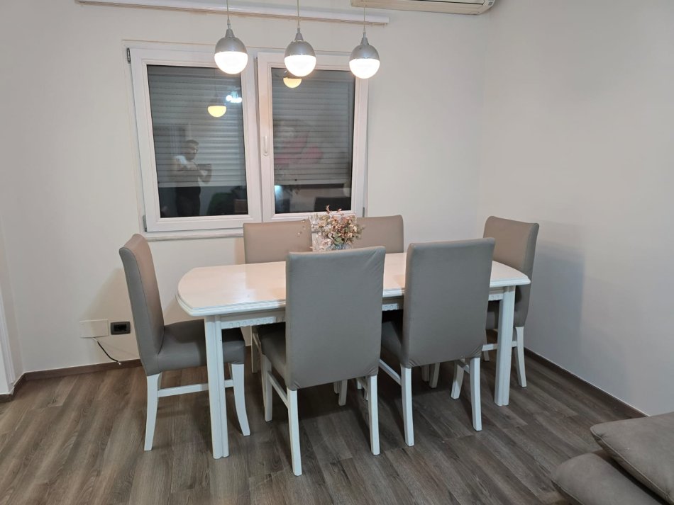 Tirane, jepet me qera apartament 1+1 Kati 4, 54 m² 650 € (Pazari i Ri)