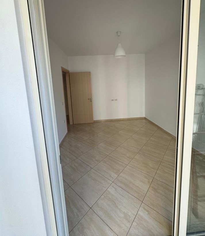 Tirane, jepet me qera zyre Kati 2, 117 m² 450 € (astir)