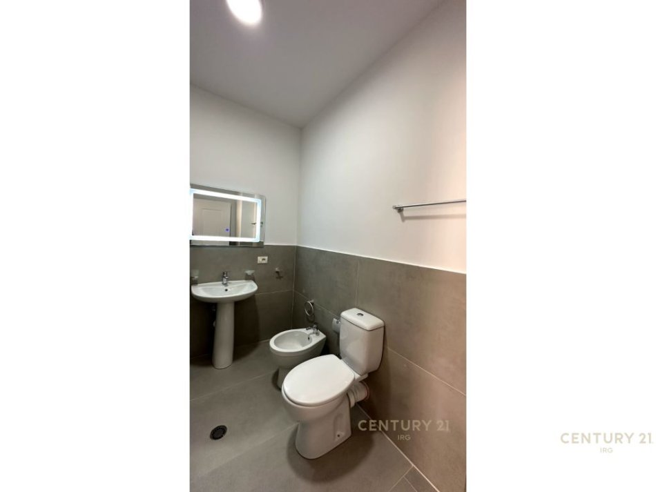 Jepet apartament 2+1+2 prane Spitalit Amerikan 3!