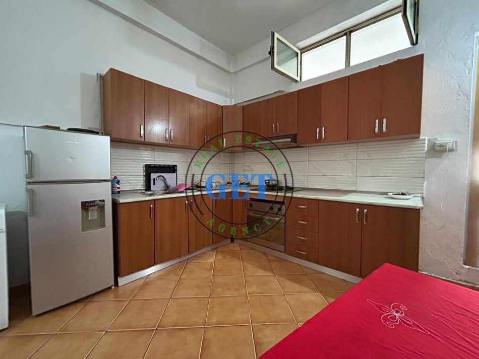 Durres, jepet me qera shtepi 1+1 Kati 1, 80 m² 200 € (Ish Keneta)
