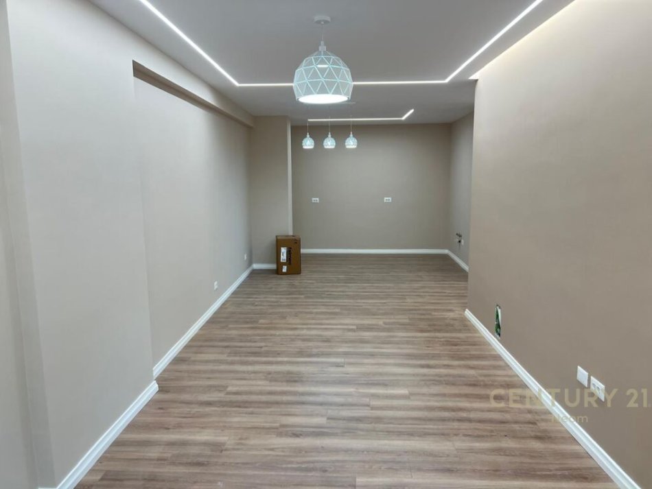 Tirane, shitet apartament 3+1 Kati 1, 129 m² 190.000 € 