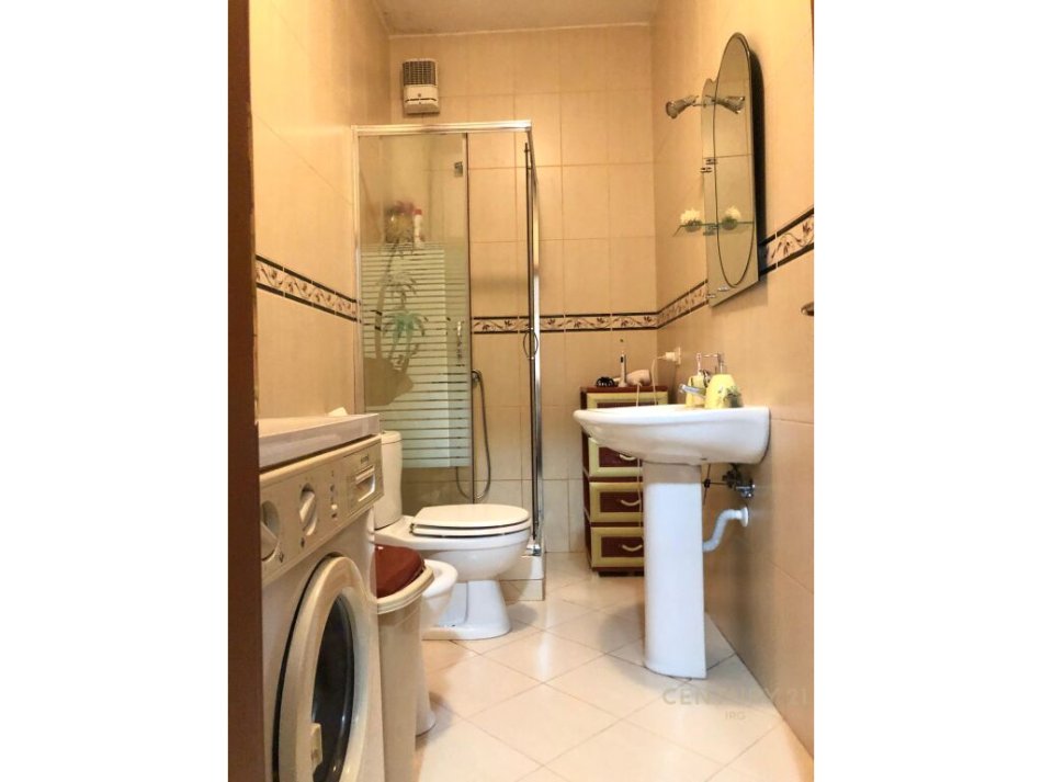 Tirane, shitet apartament Kati 5, 78,000 m² 156,000 € 