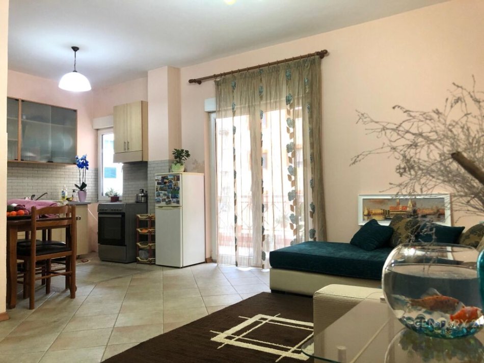 Tirane, shitet apartament Kati 5, 78,000 m² 156,000 € 