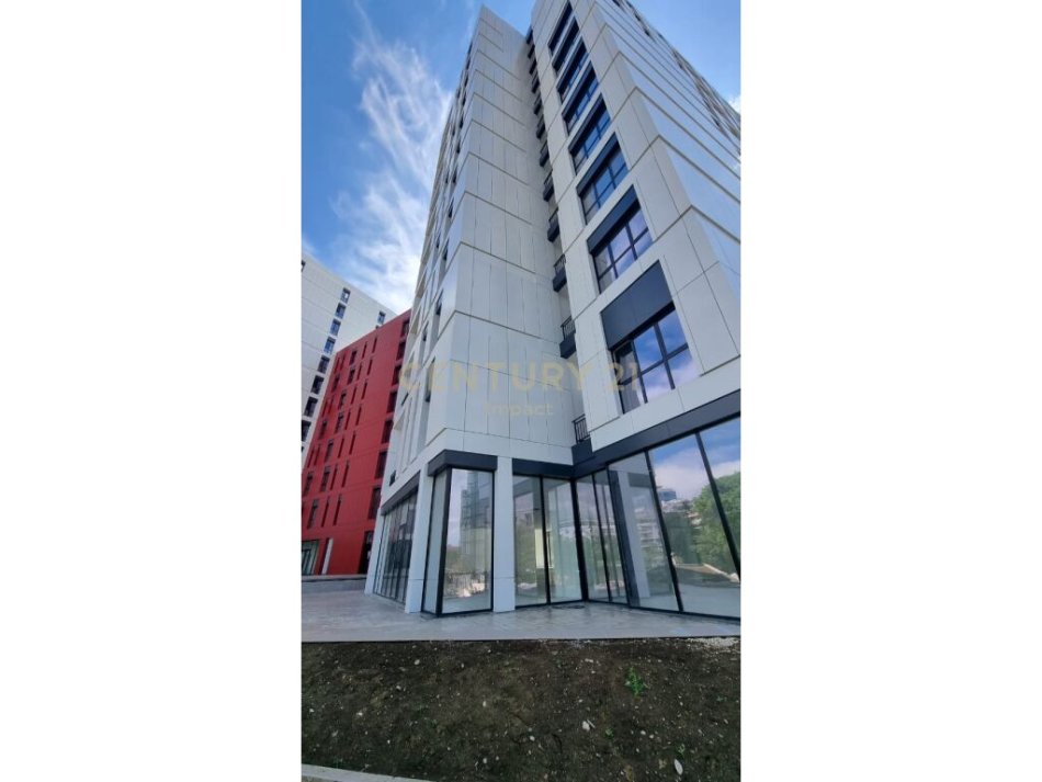 AMBJENT KOMERCIAL ME QERA KATI 0 TEK ARLIS ,FARMACIA 10 !  1,800 € /Muaj