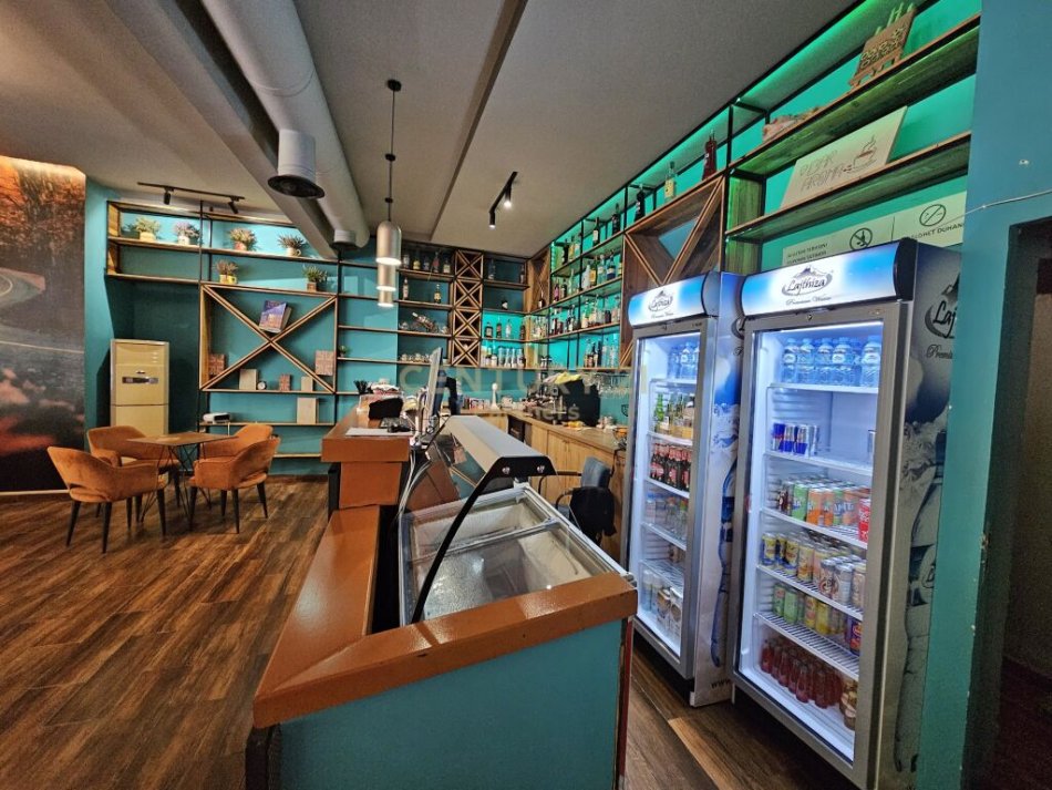 Tirane, shitet lokal , , 210 m² 750,000 € (Xhamllik)